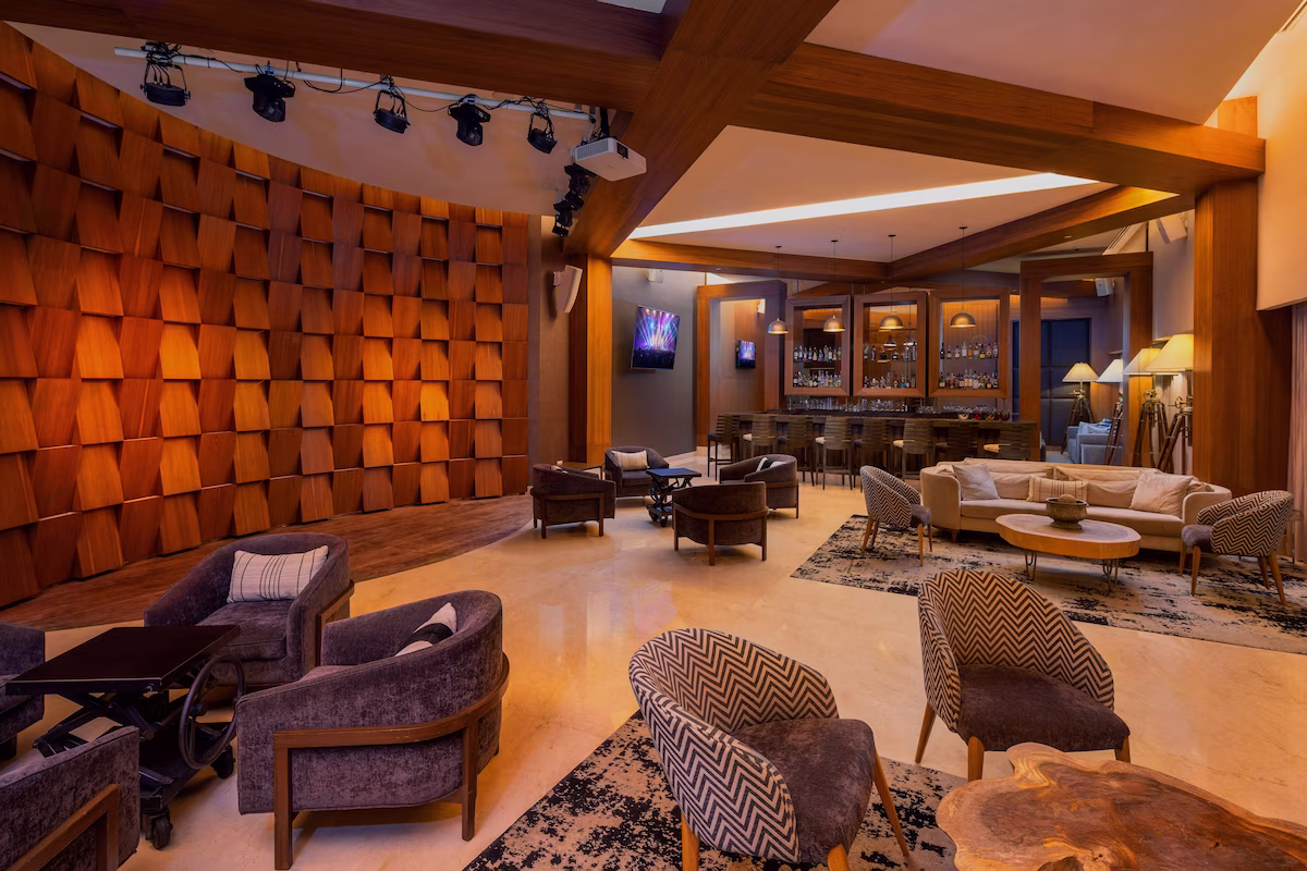 Bar and lounge at Le Blanc Spa Resort Cancún