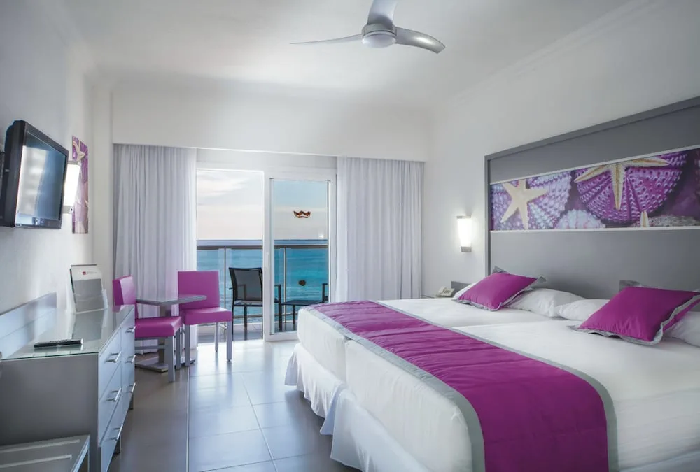 Guest room with balcony at Hotel Riu Cancún