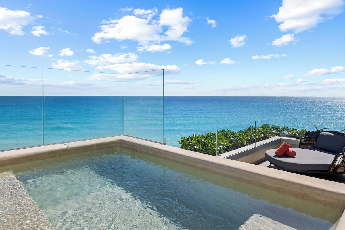 Preferred Club suite terrace plunge pool overlooking the Caribbean at Secrets Mirabel Cancún